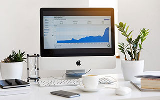 新球体育app-湖人主场狂输36分，球迷：这阵容连2K都认不全