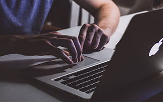 新球体育app-湖人主场狂输36分，球迷：这阵容连2K都认不全